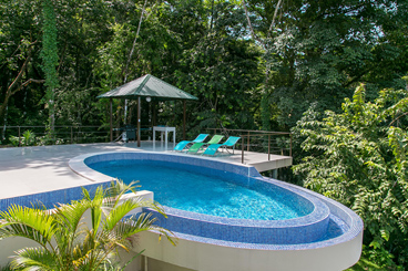 Infinity edge pool and outdoor kitchen