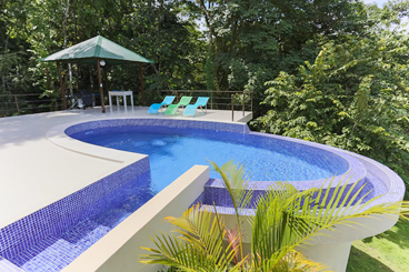 Entrance to the infinity edge pool